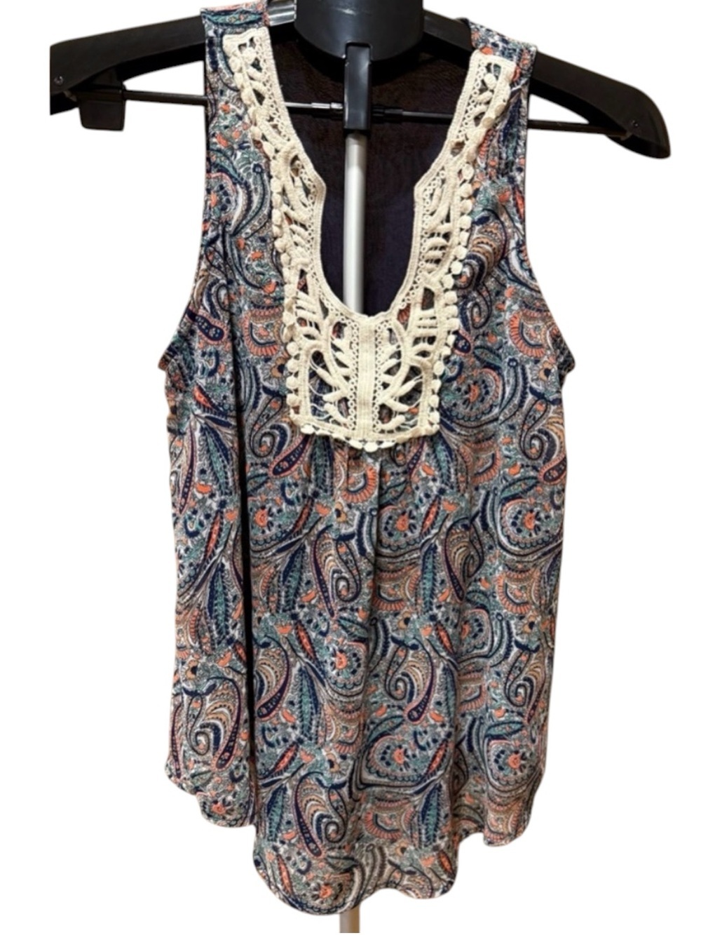 Stitch Fix Paisley Print Sleeveless Blouse Crochet Lace Neckline Navy Coral Sz S